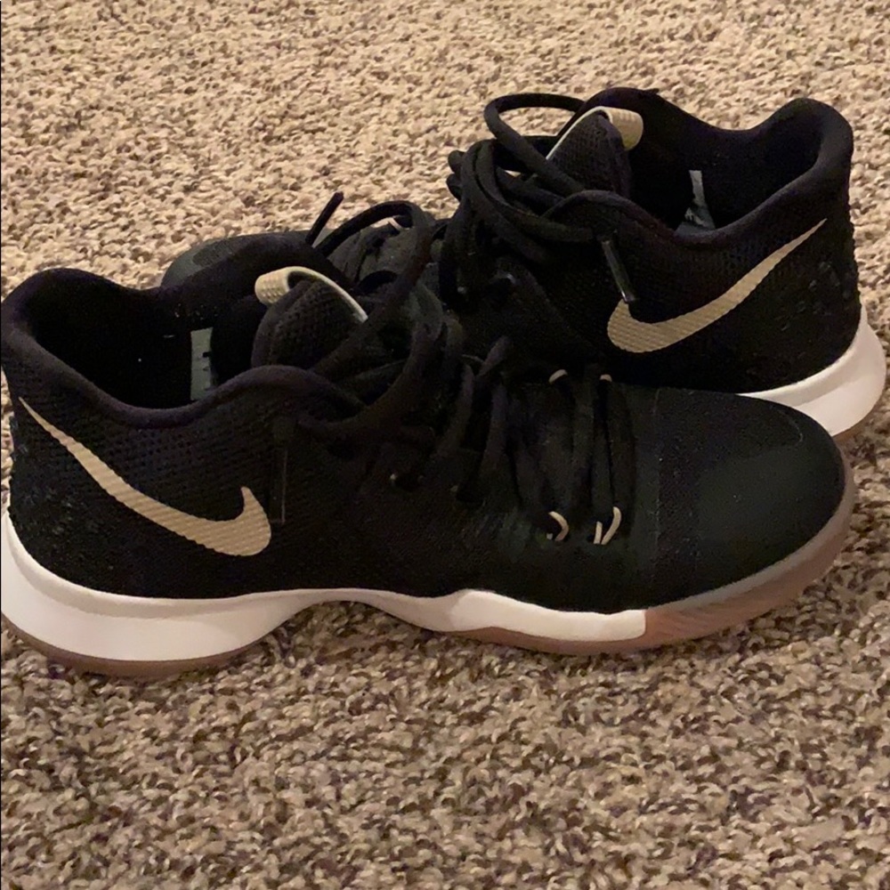 Nike youth size 6 shoes